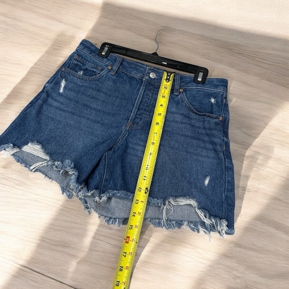 Express Boyfriend Midi Mid Rise Button Fly Denim Shorts Size 8 - Picture 6 of 11